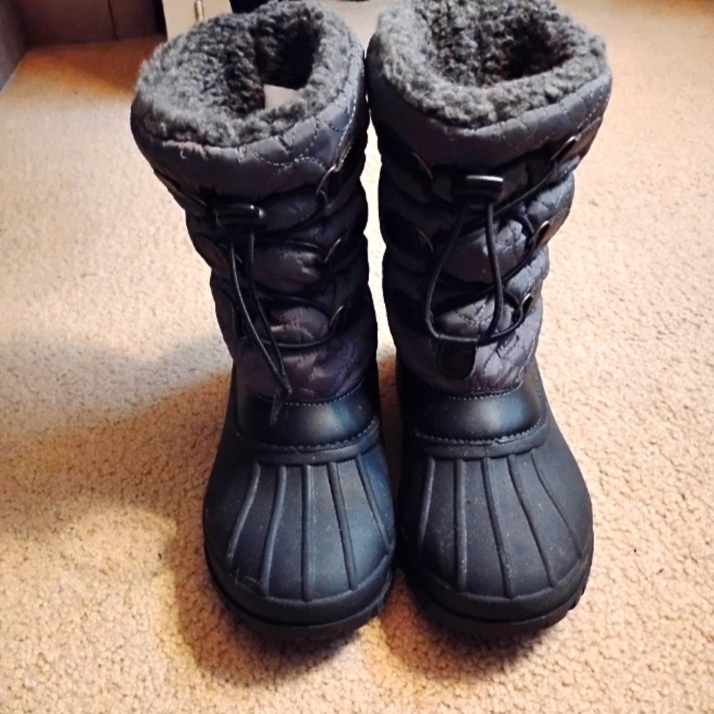 Cozy Quilted Winter Boots - Black and Gray